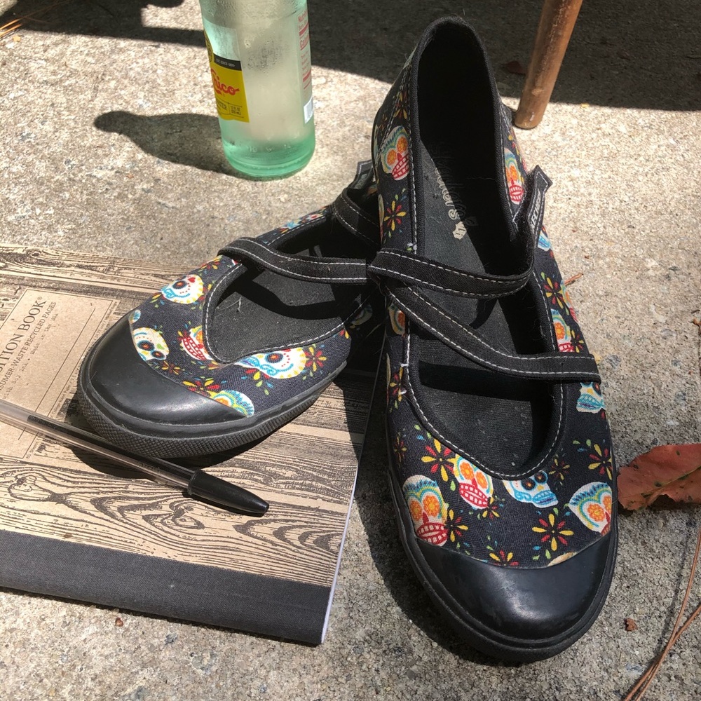 Skechers canvas Día de Muertos Mary Janes 10 GUC